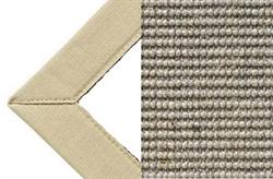 Sisal grå 014 tæppe med kantbånd i beige farve